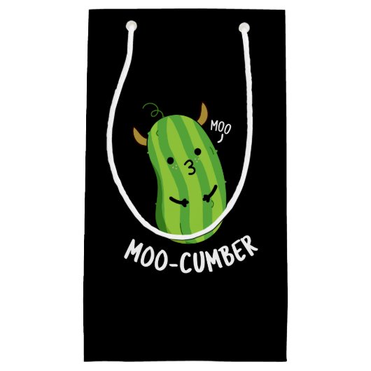 Moo-cumber Funny Veggie Cucumber Pun Dark BG Klein Cadeauzakje (Voorkant)
