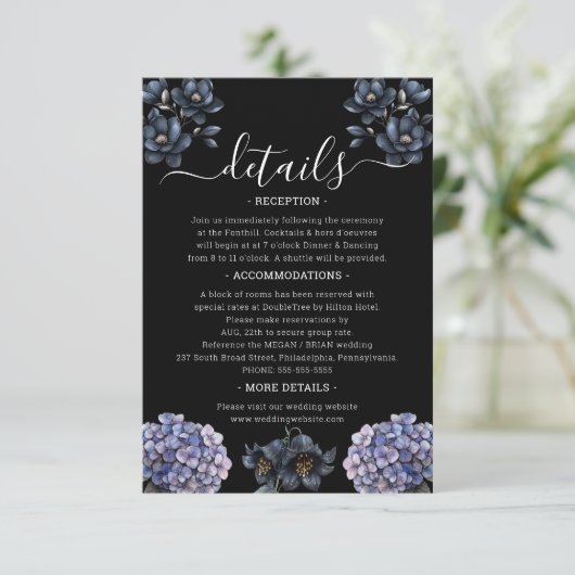 Moody Black Floral Classic Script Wedding Details Informatiekaartje (Staand voorkant)