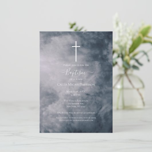 Moody Blue Clouds Celestial Cross Baptisme Kaart (Staand voorkant)