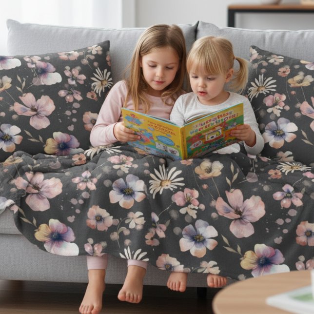 Moody Boho Watercolor Blush Wildflowers Pattern  Kussen (Creator heeft geüpload)