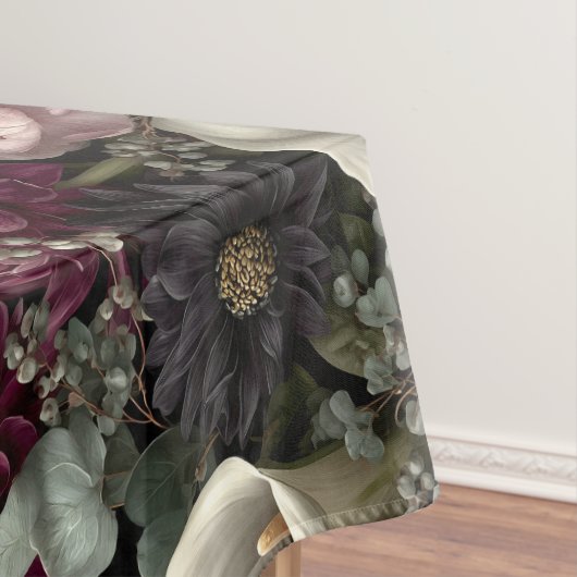 Moody Floral Pattern with Dahlias and Calla Lilies Tafelkleed (Voorbeeld)