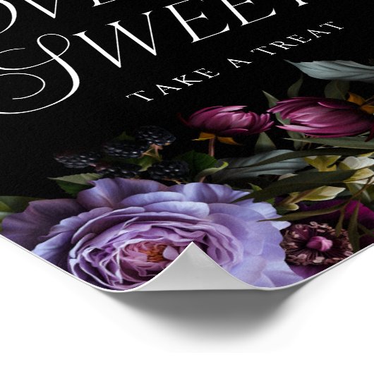 Moody Gothic Paarse Bloemen Liefde is Lief teken Poster (Hoek)