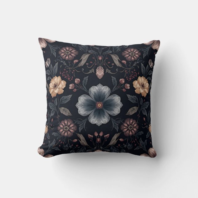 Moody Midnight Dark Botanical Floral  Kussen (Voorkant)
