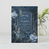 Moody Navy Blauwe Bloemen Huwelijksuitnodiging Kaart (Staand voorkant)