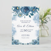 Moody Navy Blue Smoke Floral Invitation (Debout devant)