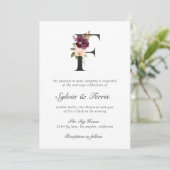 Moody Plum Floral Monogram Wedding Kaart (Staand voorkant)