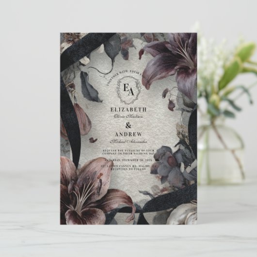 Moody zwart en wit bloemen bruiloft ontwerp kaart (Staand voorkant)