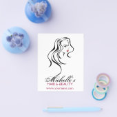 Mooi meisje met golvend haar en van de Make-up Flyer (Enkel)