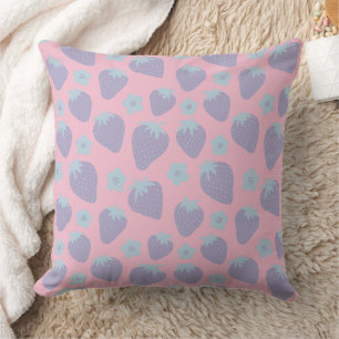 Mooie aardbeienpatroon in lila en blauw kussen