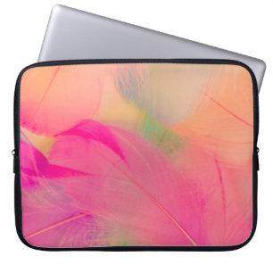 Mooie abstracte paarse en blauwe veren op de waarn laptop sleeve