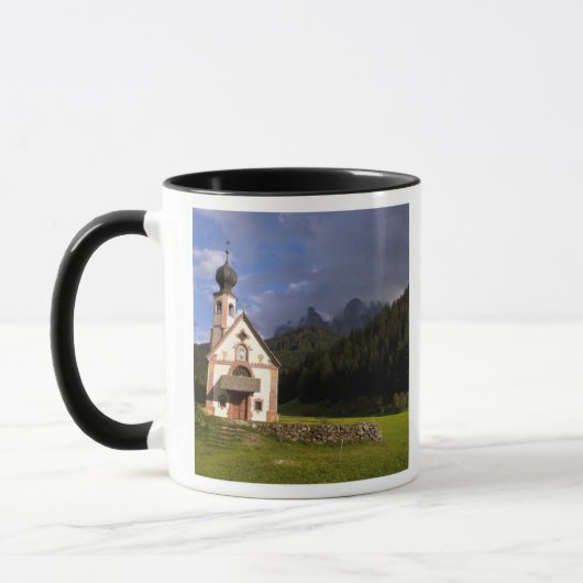 Mooie afgelegen eenzame kerk genaamd Rainui Mok (Links)