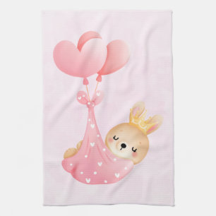 Mooie babykonijn in een hartendeken theedoek