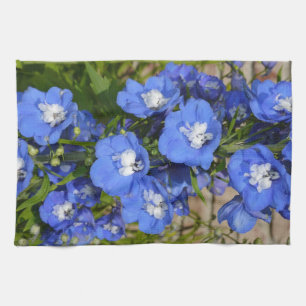 Mooie blauwe delfiniumbloemen theedoek