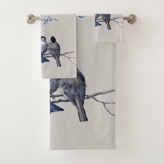 Mooie blauwe grijze vogels op een Aangepaste naam Bad Handdoek (Insitu)