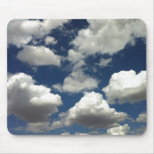 Mooie Blauwe Lucht met Witte Wolken Muismat