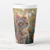 Mooie bloem en kitten latte Mok (Voorkant)