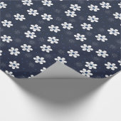 Mooie bloemprint in marineblauw cadeaupapier (Hoek)