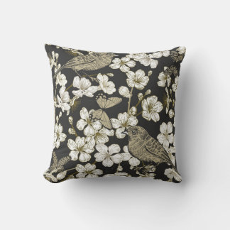 Mooie bloemrijke decoratieve opvallende kussen