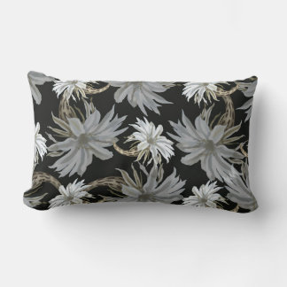 Mooie bloemrijke decoratieve opvallende kussen