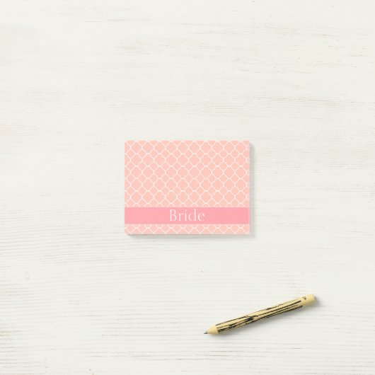 Mooie bride roze en witte post-it® notes (Op bureau)