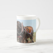 Mooie clydesdale paarden ploegen porselein kop (Voorkant rechts)