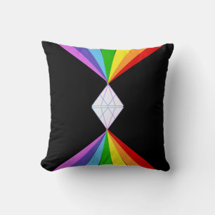 Mooie diamant en kleurrijke regenbogen op zwart kussen