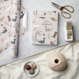 Mooie dinosaurus voetafdrukken & aangepaste naam b cadeaupapier