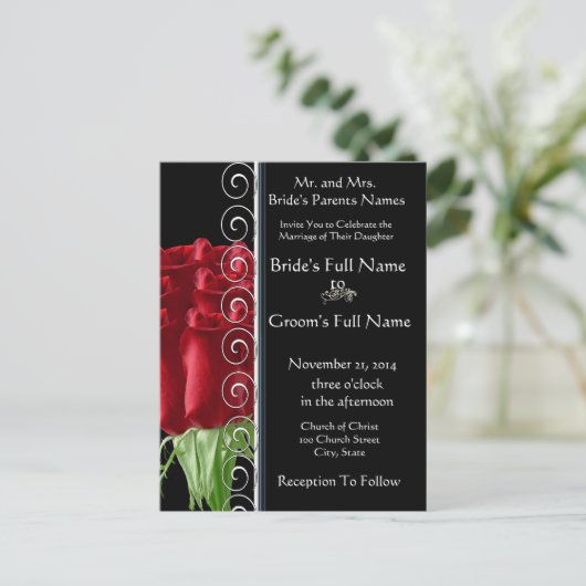 Mooie elegante rode roos bruiloft uitnodiging (Staand voorkant)