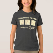 Mooie en bloemrijke patchworkpatroon in pasteltint Tri-Blend shirt (Voorkant)