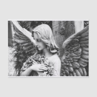 Mooie engel met rozen op haar borst tissuepapier