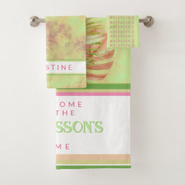 Mooie exotische bloemen op batik-groen gebruik bad handdoek