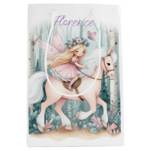 Mooie fee meisje rijdend in een betoverd bos medium cadeauzakje