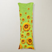 Mooie gele bloemen op abstract groen lichaamskussen (Voorkant Verticaal)