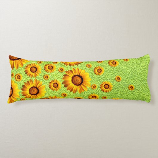 Mooie gele bloemen op abstract groen lichaamskussen (Voorkant)