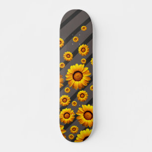 Mooie gele bloemen op grijze, zwarte strepen skateboard