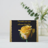 Mooie gele rozen op het Briefkaart van de zwarte v (Staand voorkant)