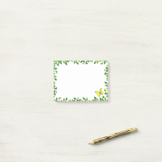 Mooie gele vlinder en groen Lijst Post-it® Notes (Op bureau)