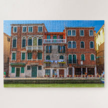 Mooie gevel van een paleis in Venetië, Italië