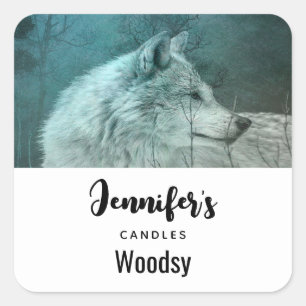 Mooie Grijze Wolf in een Donker Bos Kaars Bedrijf Vierkante Sticker