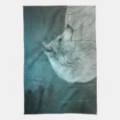 Mooie Grijze Wolf in een Donker Bos Theedoek (Verticaal)