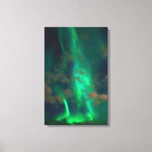 Mooie groene noordelijke lichten met wolken canvas afdruk