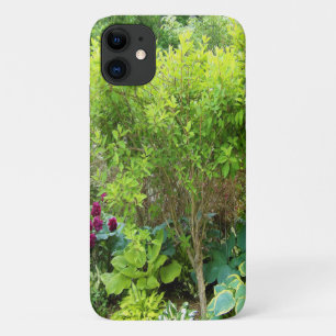 Mooie groene tuinaanleg met hosta's iPhone 11 hoesje