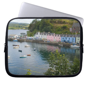Mooie haven en zeilboten met weerspiegelingen in 2 laptop sleeve