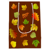 Mooie herfst-bladeren op bruin medium cadeauzakje (Achterkant)
