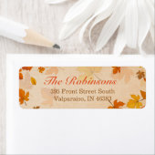 Mooie herfst-rode en goudmakreelbladeren etiket (Insitu)