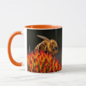 Mooie Honeybee die een Coneflower bestuift Mok (Links)