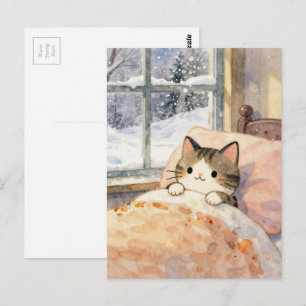Mooie kat blijft warm in bed op een besneeuwde dag briefkaart