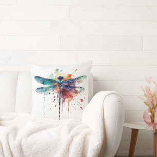 Mooie kleurrijke libel in vlucht waterverf kussen