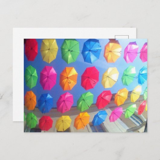 Mooie, kleurrijke paraplu's die over straat rondha briefkaart (Voorkant / Achterkant)