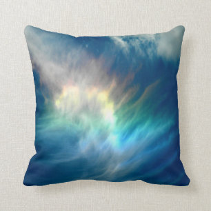 Mooie kleurrijke zonlichtwerende wolken kussen